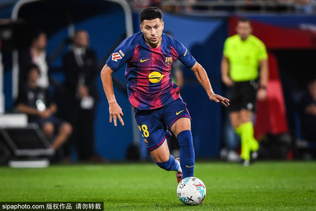 育场举行 育场举行